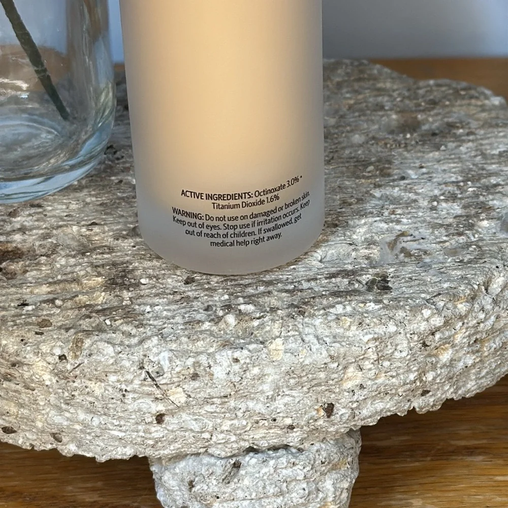 Bobbi Brown Skin Long-Wear Weightless Foundation in Warm Ivory/W-026 SPF 15‎